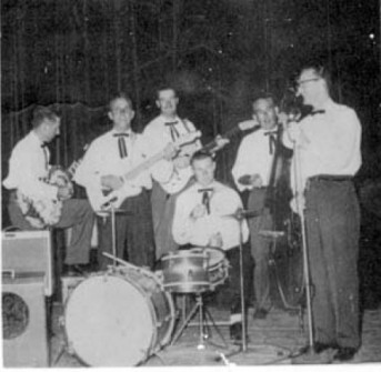 Red Gordon Variety Show with my father Elbert Jones, the middle guitar player. That’s a 1954 white Telecaster he sold to buy a 1957 Strat.…Dang…